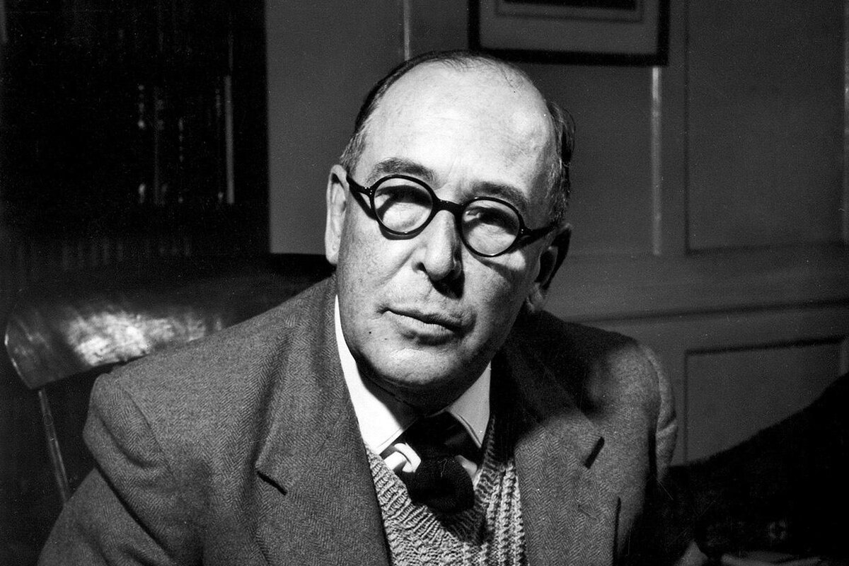 Клайв Стейплз Льюис - английский писатель, учёный и богослов ирландского происхождения.