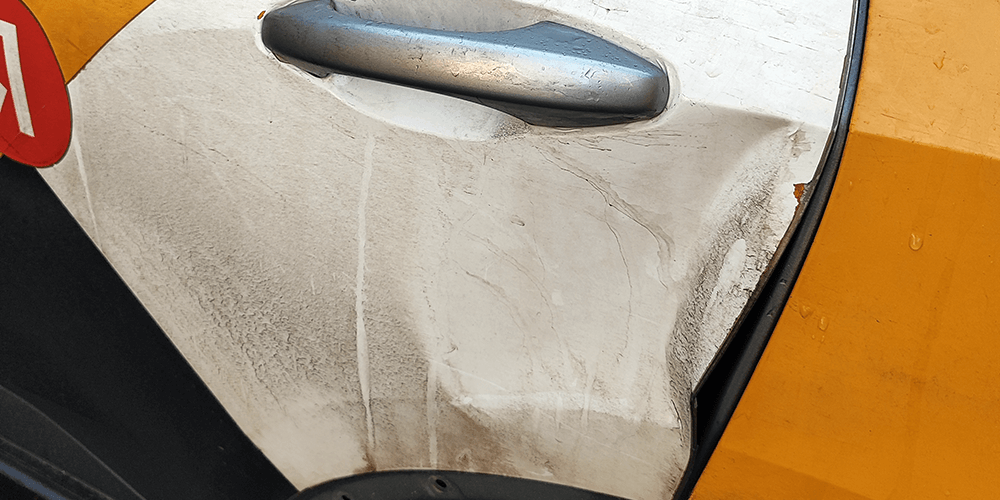 Вот так девушка вышла из моей машины в пятницу. У проезжающего автомобиля все печальнее.