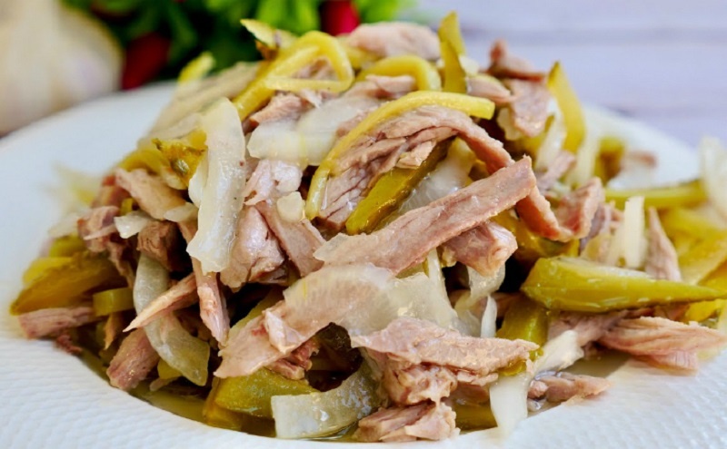 Сытный салат за копейки: идеальный вариант для будней и праздника