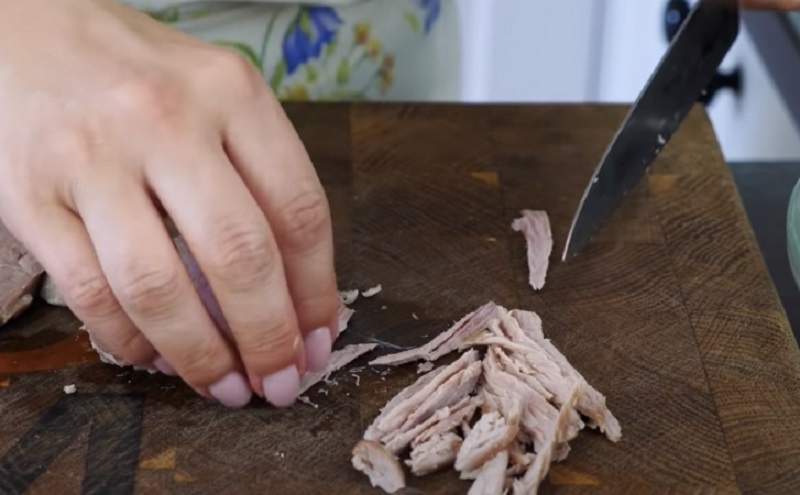 Сытный салат за копейки: идеальный вариант для будней и праздника