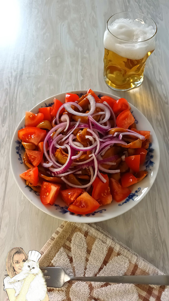 Ингредиенты:
• кальмары замороженные - 1 кг.
• лук - 1 шт.
• помидоры
• устричный соус - 80 мл.
• соевый соус - 40 мл.
• чили - 40 мл.
• чеснок - 2 зубчика.

Приготовление: