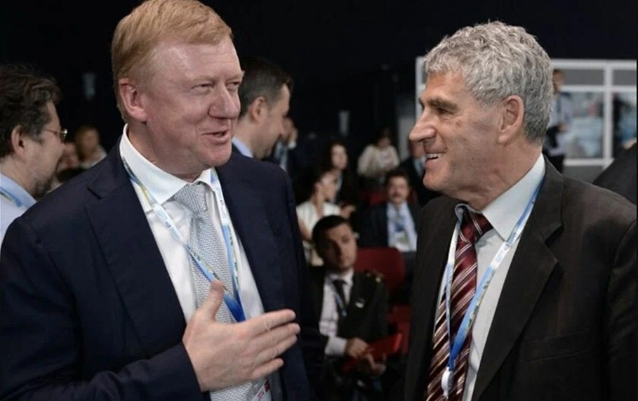 Фото ресурса m.fishki.net/Те, кто рушил нашу страну