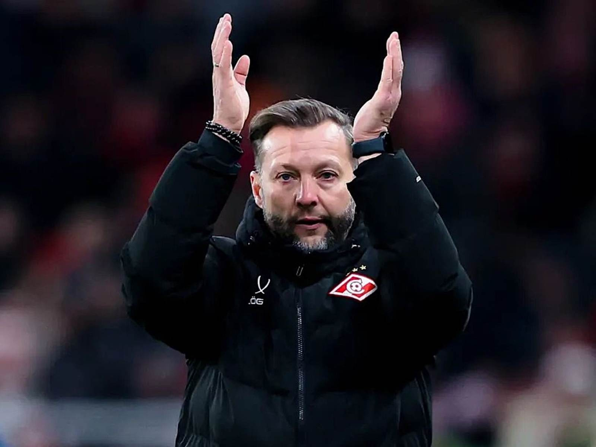 С такой фамилией - и в тренры "Спартака"? При живом-то Царе?! Неслыханная дерзость, Вадим Юрьевич)...