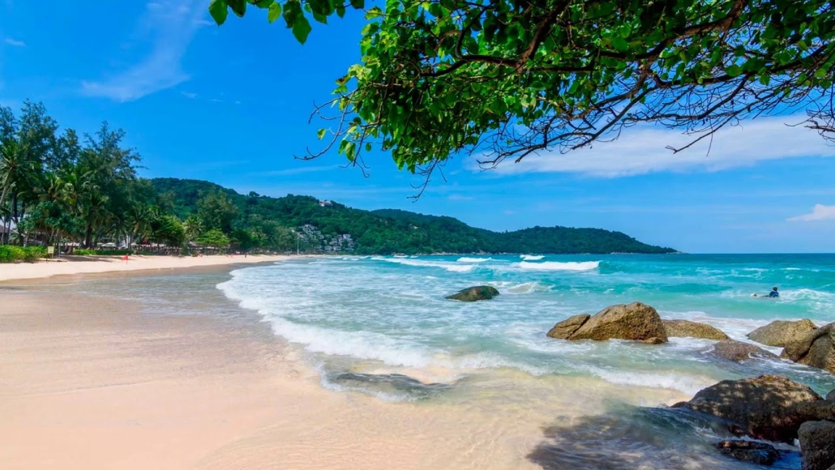 Знаменитый пляж Ката на острове Пхукет