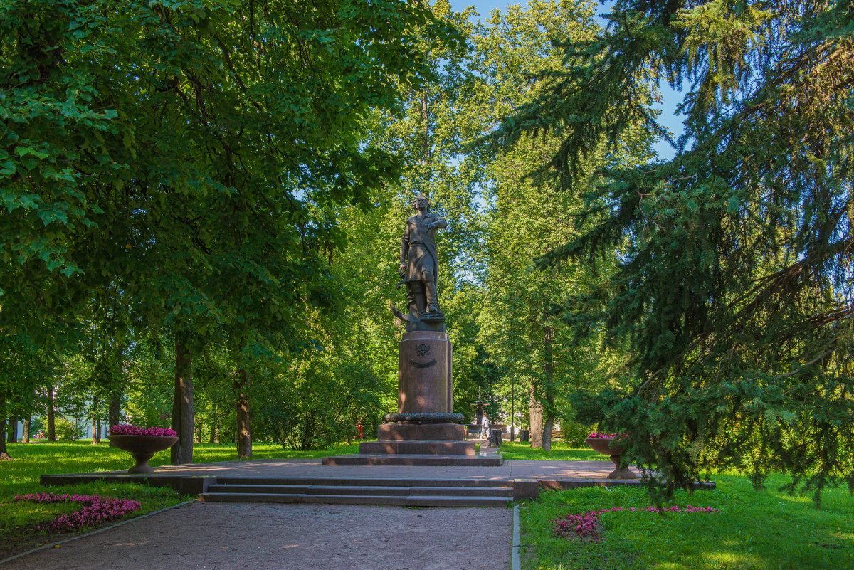 Памятник Петру I