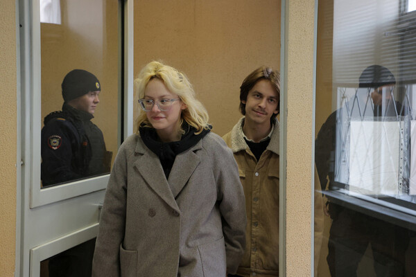 Участники группы «Стоптайм» Диана Логинова и Александр Орлов / Anton Vaganov/Reuters  