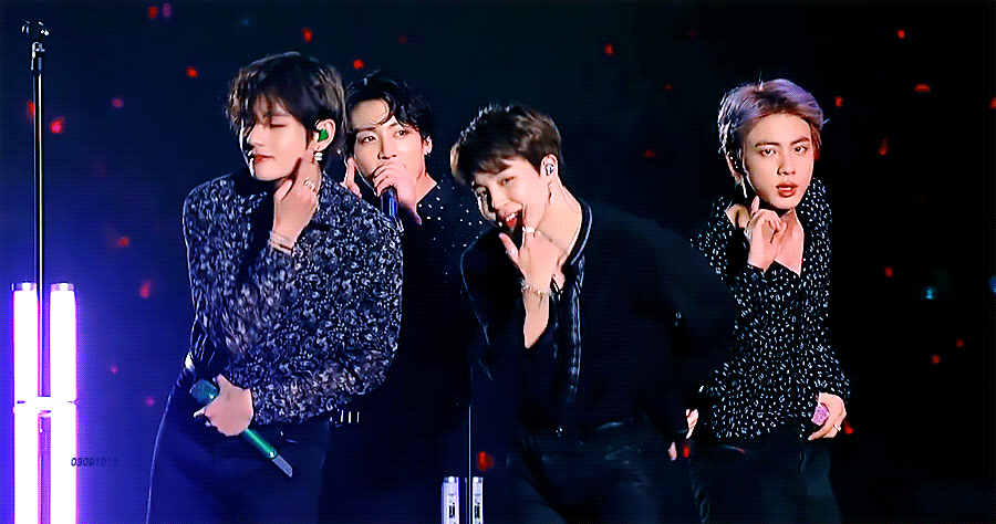 Целовать вот сюда