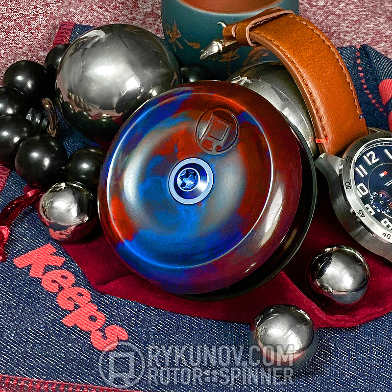 В руках - ощутимая тяжесть. Крупный, массивный, уверенный в своей форме. RYKUNOV ROTOR сразу заявляет о себе не только необычным внешним видом, но и тем, как он живёт в движении.
