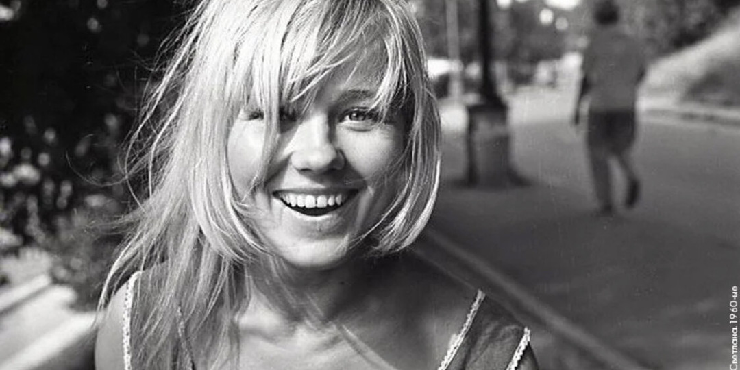 Светлана Савелова, которую предал Караченцов и уничтожил алкоголь. Судьба главной героини из "Семь стариков и одна девушка"