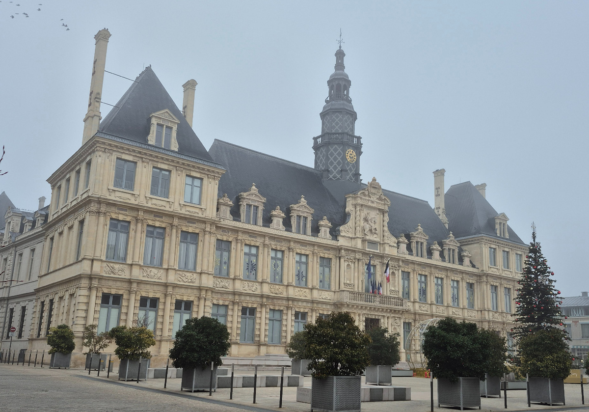 Мэрия Реймса. Мы жили с другой стороны мэрии. 