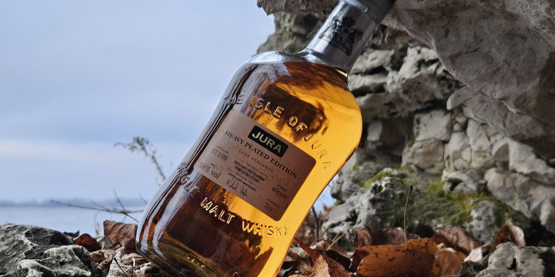 Молодая, бочковая, сильно торфяная Isle of Jura родом из 1999 года - этот виски сделали волшебники.