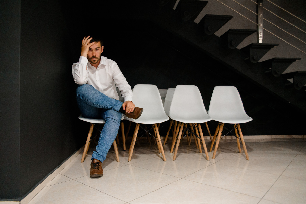 Почему инженеров заставляют доказывать компетентность, а чудес ждут бесплатно