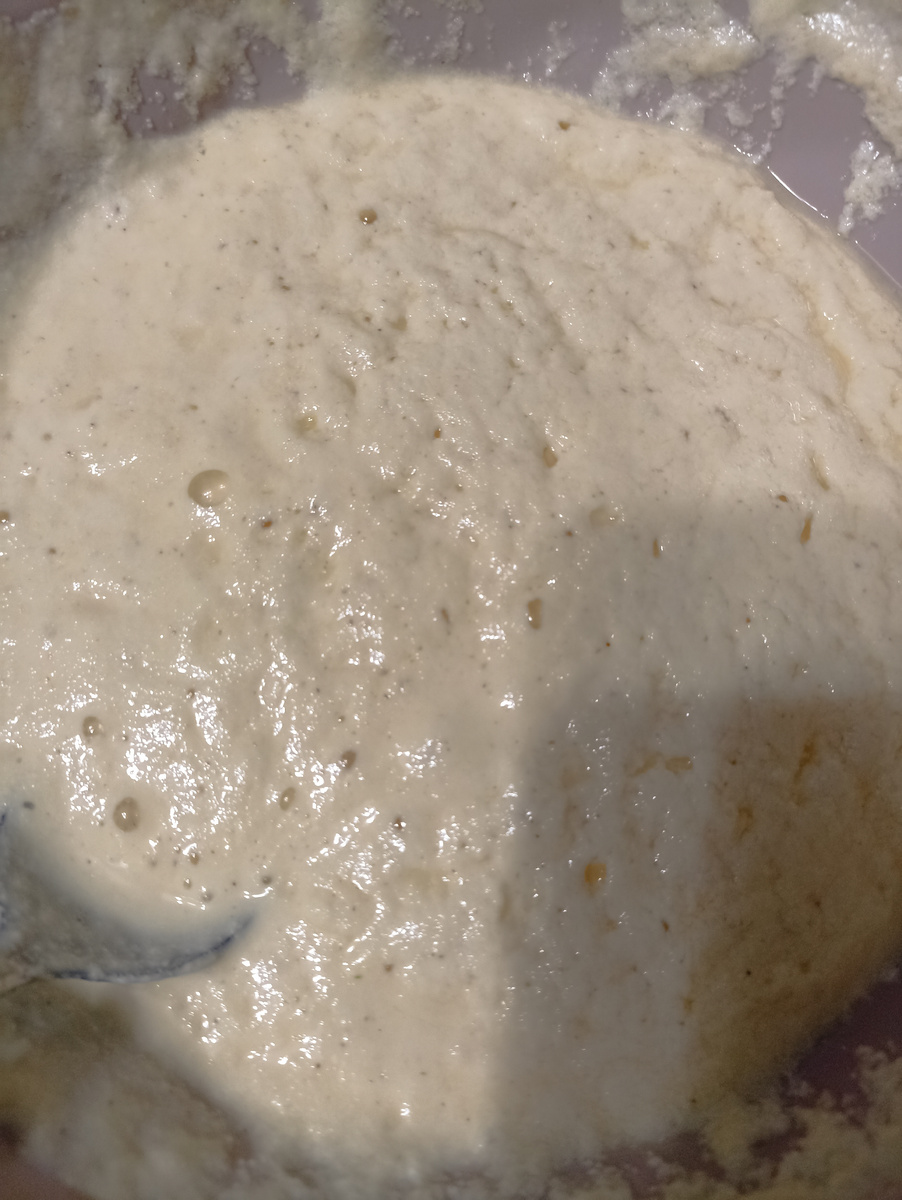 Вот так оно выглядит, тесто поднимается