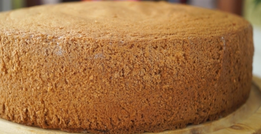 Ошибка, которая губит ваш бисквит. Даже опытные хозяйки ее совершают. Рецепт для тех, у кого с выпечкой «не очень».