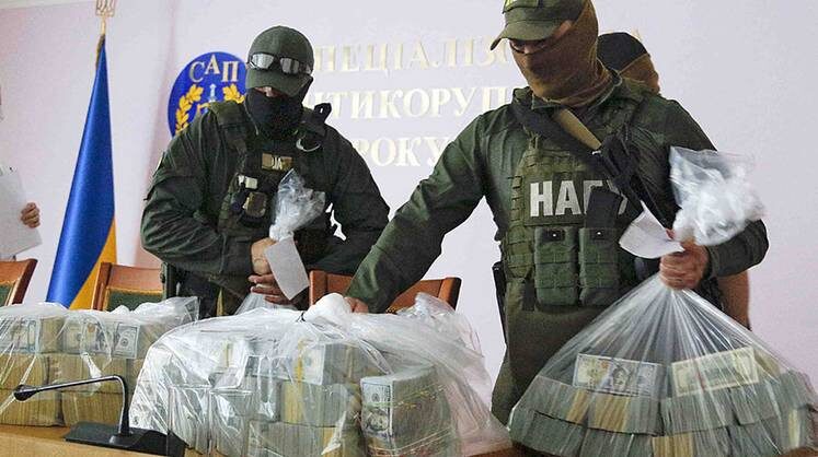    AP PHOTO/EFREM LUKATSKY Первые десять лет НАБУ и САП словно пребывали в летаргическом сне, довольствуясь охотой на мелких украинских чиновников