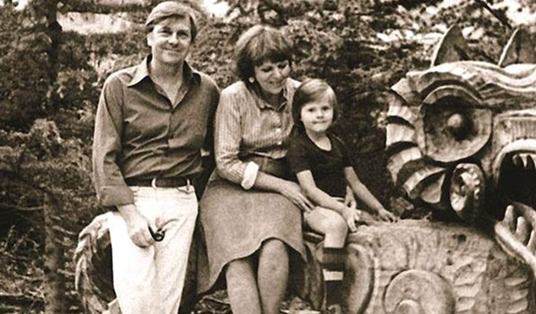 Александр Кузнецов с женой и дочерью