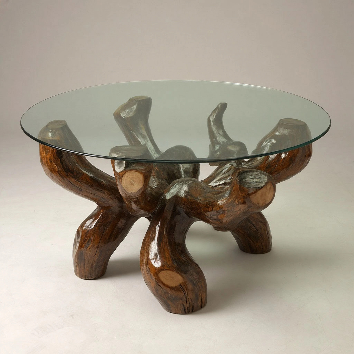 Стеклянный стол.