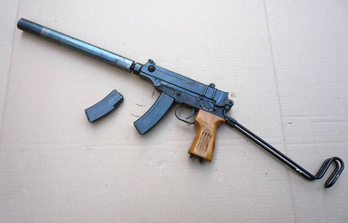 С глушителем и прикладом