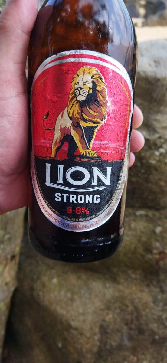 Фото моё, пиво из Шри Ланки (по-моему от Карлсберга)