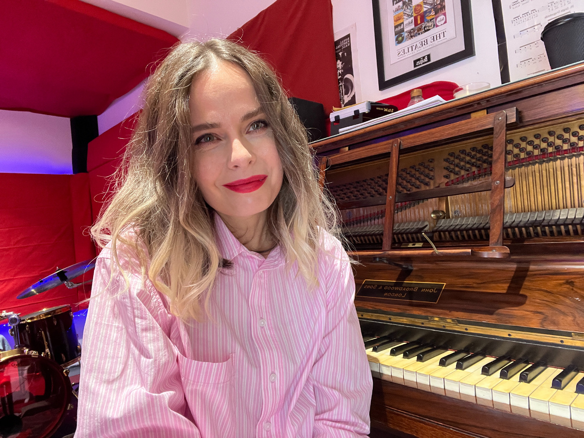 Юлия Кантонистова - музыкант, вокалистка, продюсер, педагог по вокалу, MMus (London)