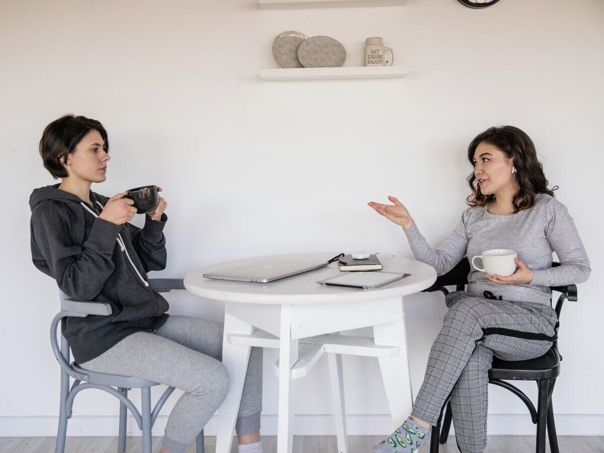    Женщины беседуют© Pexels/EKATERINA BOLOVTSOVA