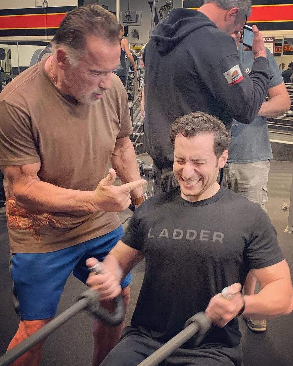 Арнольд Шварценеггер и Адам Борнштейн на тренировке 