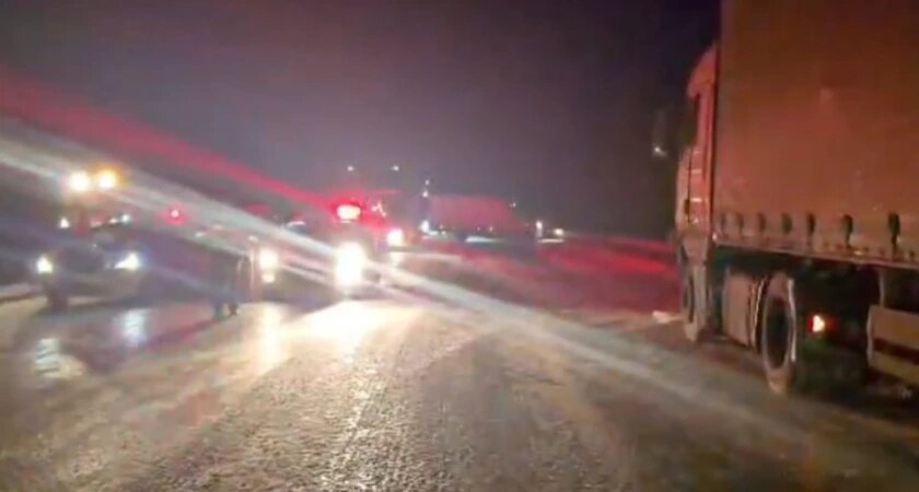    В Иркутской области легковой автомобиль столкнулся с грузовиком: погибли трое детей и водитель