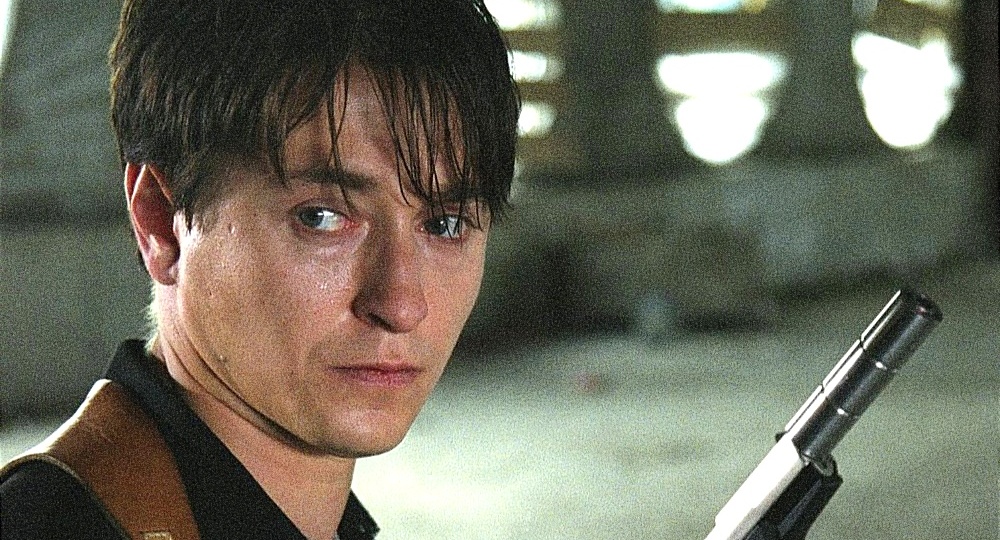 Саша Белый: Герой нашего времени или сломанная судьба? Почему мы продолжаем любить бандита спустя 20 лет