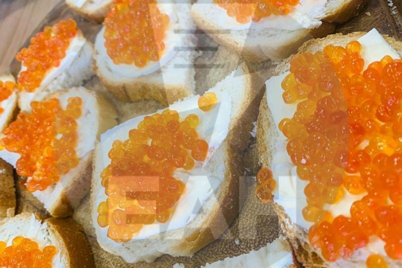    Фото: ЕАН / Бутерброды с красной икрой