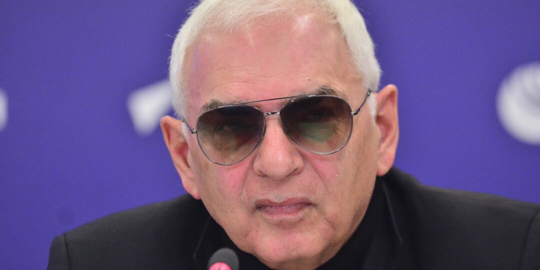 Карен Шахназаров послушал министра и сказал: "Господа, изучайте психиатрию. Это очень полезно"