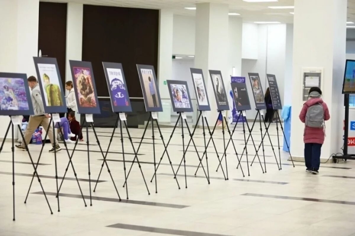    В ДВФУ открылась выставка «Время смыслов» посвященная Герою России Ефремову