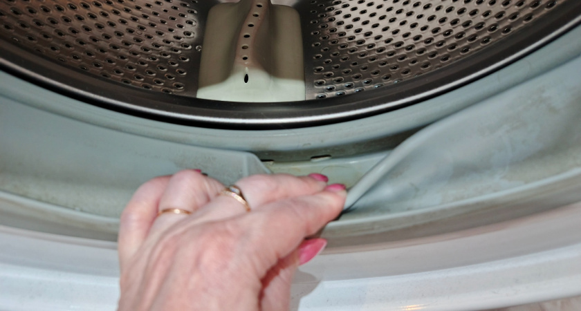    Как необходимо правильно очистить стиральную машину изнутри и снаружи