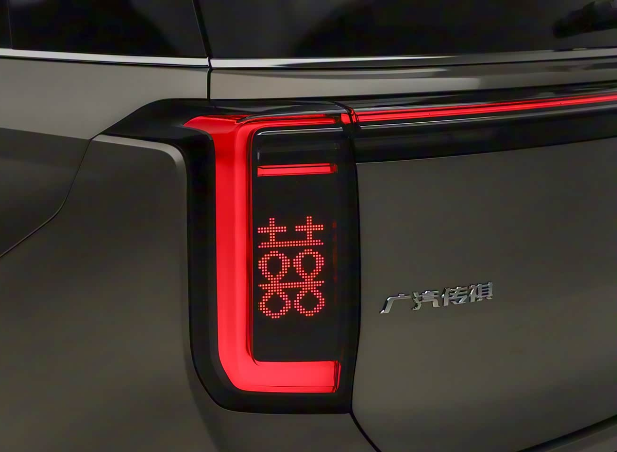 Два новых больших кроссовера с гибридными силовыми установками скоро появятся на российском рынке