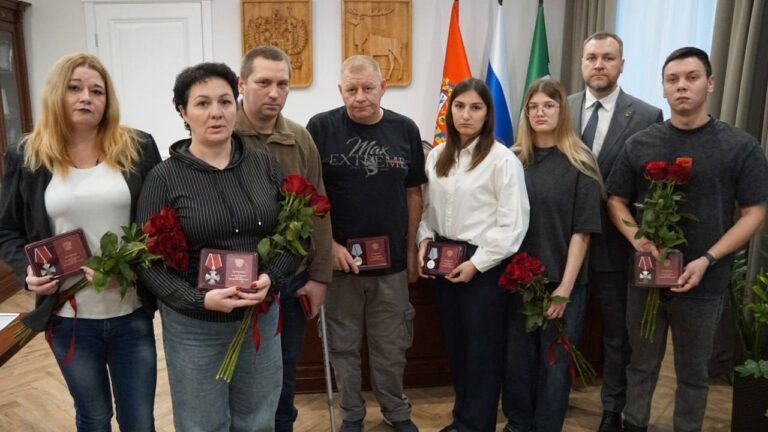    В Бузулуке передали награды участникам СВО и семьям погибших бойцов Оренбуржье