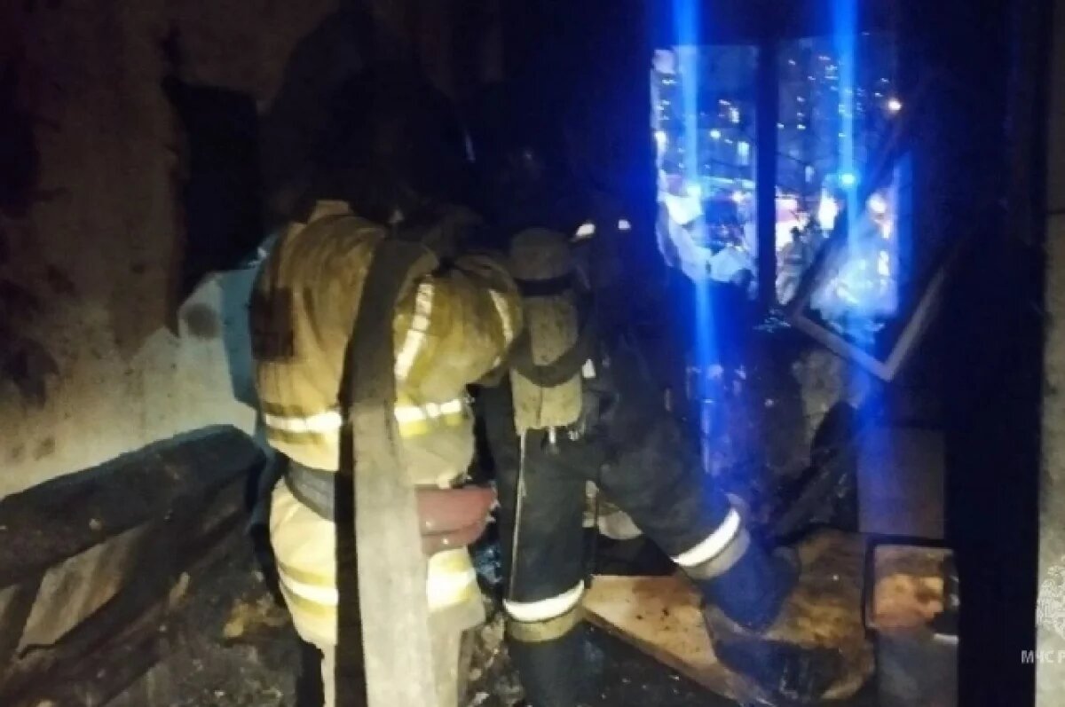    В Магнитогорске из горящей пятиэтажки эвакуировали восемь человек