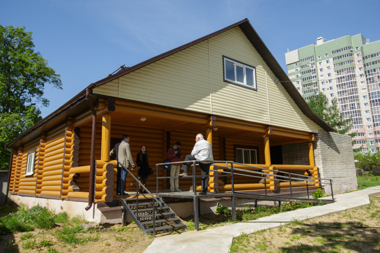    «Если проект одобрят, начнем с восстановления дома Фукса, строительства новой оранжереи, гостиничного корпуса, гастрозоны и молодежного образовательного центра».   
Фото: «БИЗНЕС Online»