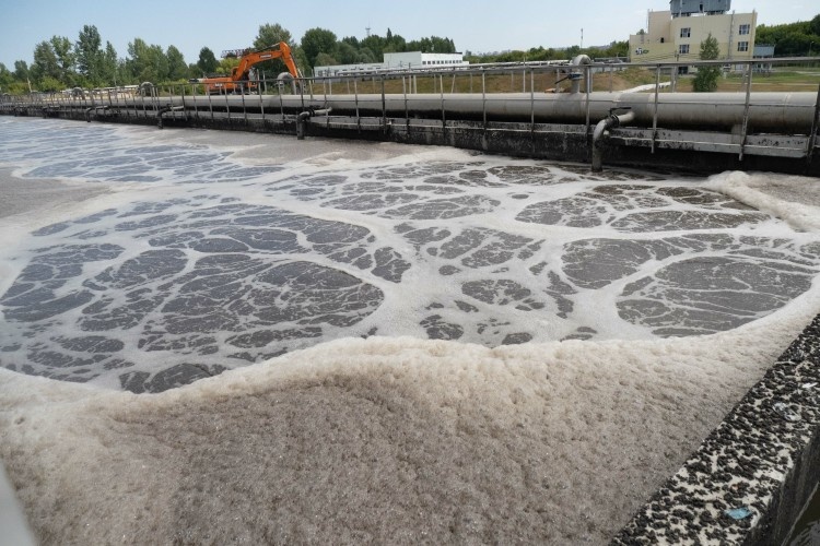    Главной задачей федерального проекта было снизить в 3 раза долю загрязненных сточных вод. Но выполнить ее пока не удается: из 139 объектов на Волге показателей достигли только 40.   
Фото: «БИЗНЕС Online»