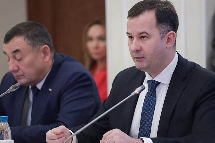    Согласно таблице из презентации Максима Королькова, к старту инцидента в Татарстане до нормативов «дотягивалось» лишь одно из 15 очистных.   
Фото:  duma.gov.ru