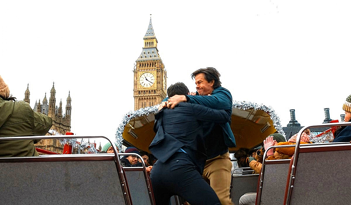 Решили как-то раз Марк Уолберг и Кит Харрингтон снять кавер-версию клипа Кар-Мен "Лондон, гуд бай", но не смогли этого из-за творческих разногласий.  