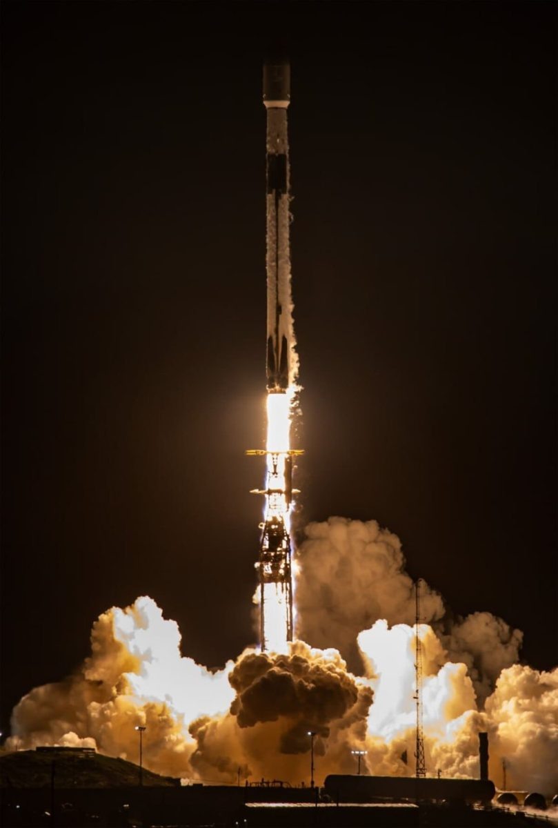    Старт ракеты Falcon 9 23 ноября 2025 года / © SpaceX