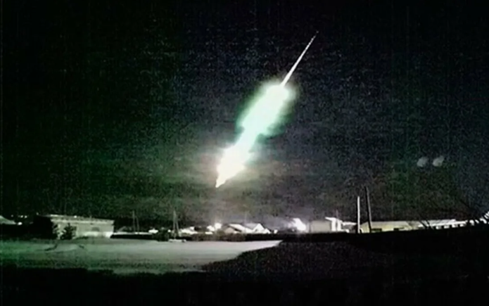 Стоп-кадр с камеры наблюдения. Витимский болид.