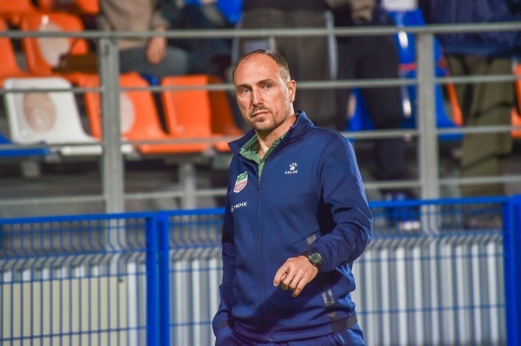    Большое интервью с главным тренером «Нефтехимика» Кириллом Новиковым.   
Фото: fcnh.ru