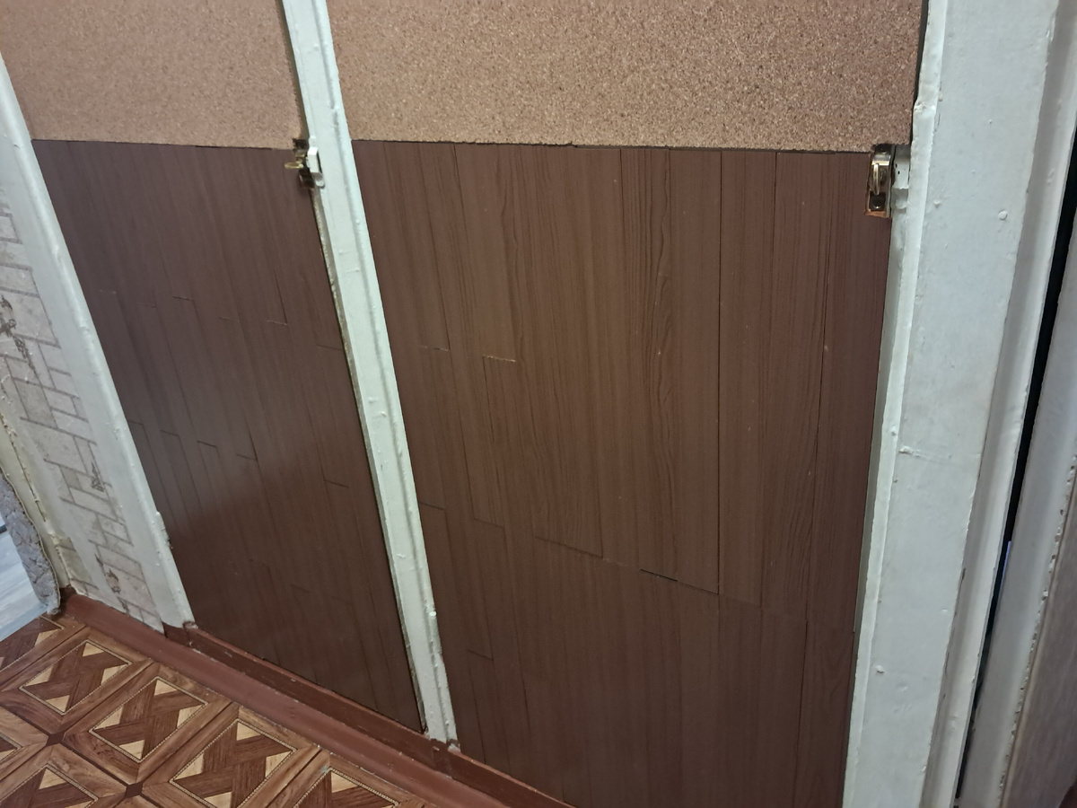 Нижняя часть отделана этой рейкой.