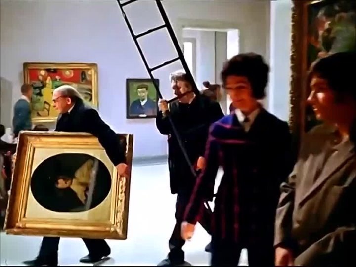 Когда узнаёшь, что "выстроенный замок" в драме "Гамлет", да и картины из комедии "Старики-разбойники" были уничтожены, то ...