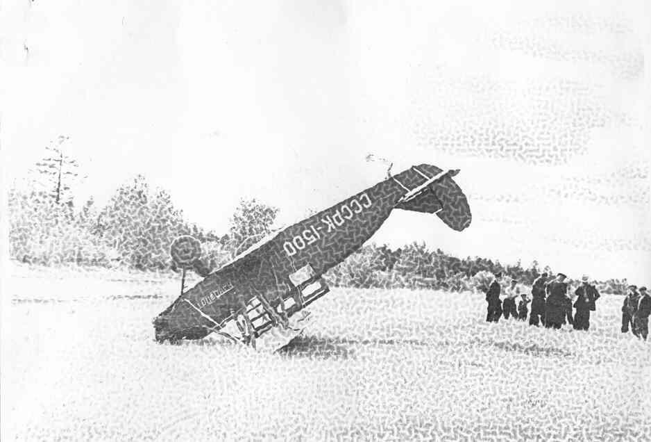 Фото самолета с места происшествия