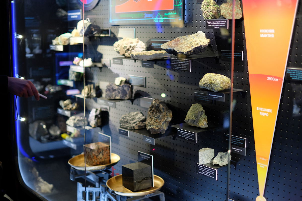 Коллекция камней на первом этаже музея