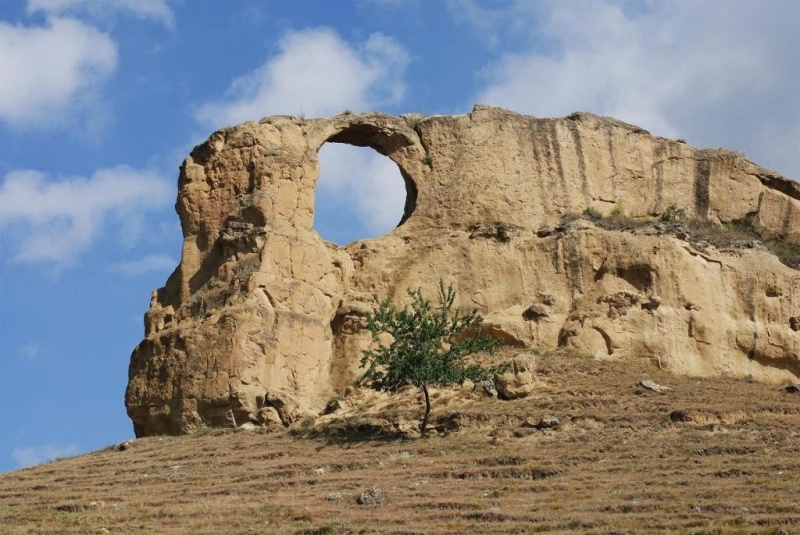 Гора Кольцо реально могла бы рухнуть на этих съемках, и вся бы съемочная группа, находившаяся в это время там, могла бы погибнуть. Но, все обошлось.