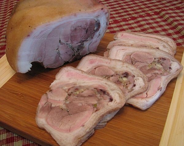 Рулет из свиной рульки
