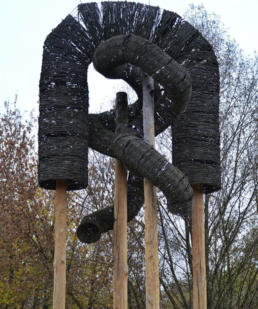 "Тотемная башня" Н. Полисского. Все фотографии в статье мои