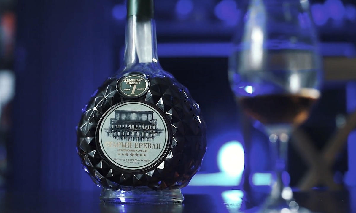 Что дизайн, что сам коньяк ужасен.